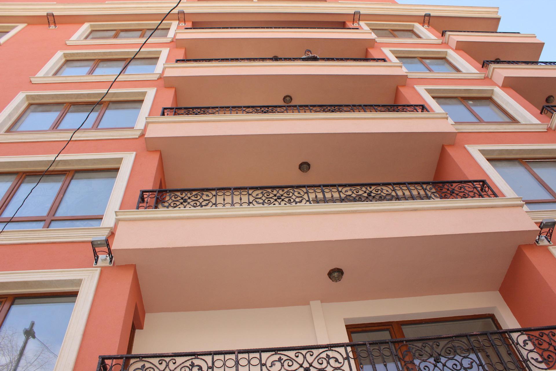 Предна фасада на сграда ул. 