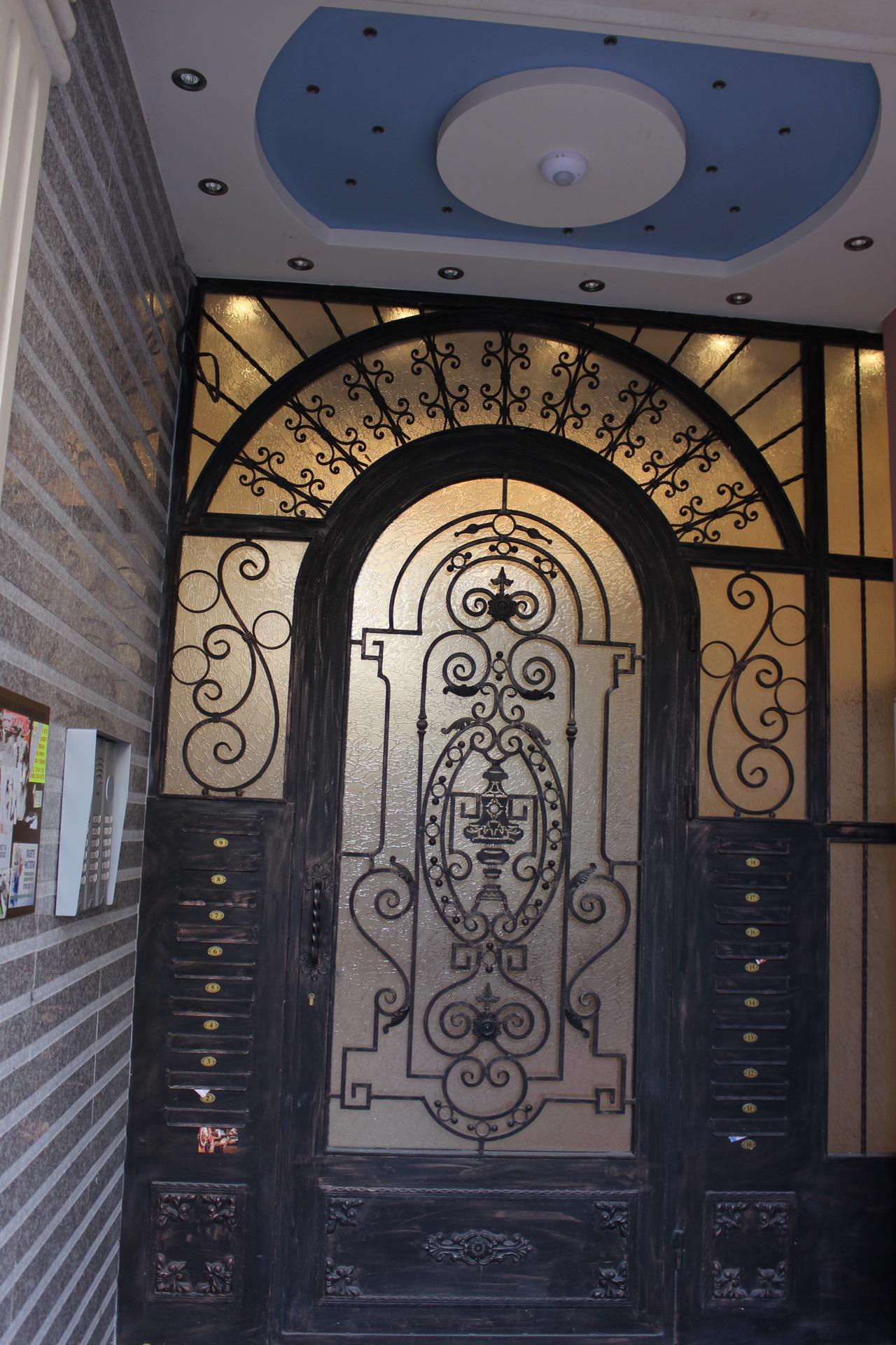 Вход - сграда ул. 