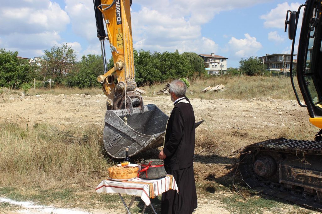 Виница Гадрън - първа комка на строежа