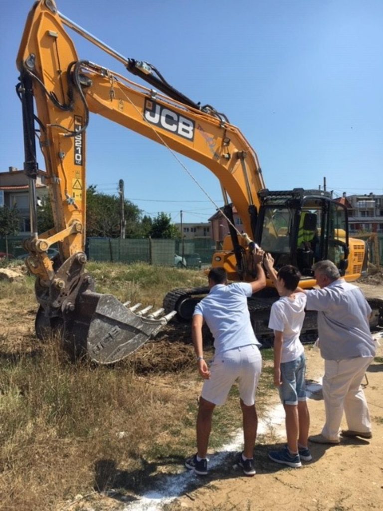 Виница Гадрън - първа комка на строежа багер - 1